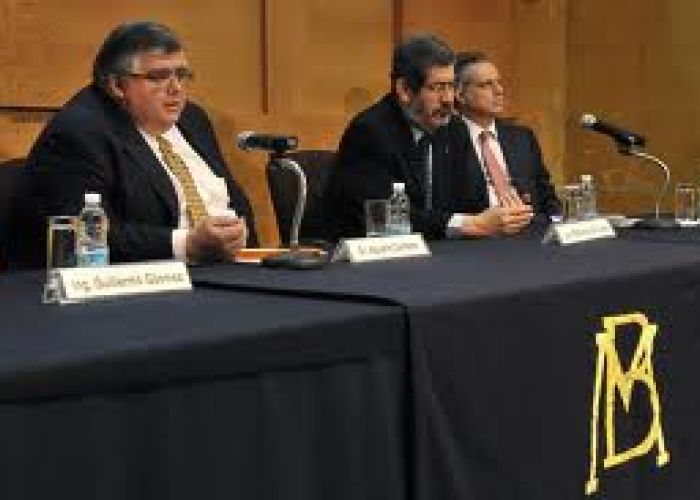 A la reunión del 21 de septiembre asistieron los cinco miembros de la Junta de Gobierno, así como el secretario de Hacienda, Luis Videgaray, y el subsecretario del ramo, Fernando Aportela