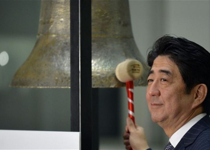Riesgo de recesión por aumentar el impuesto al consumo e independencia cuestionable del Banco de Japón, son algunos de los argumentos de los críticos de la política económica de Shinzo Abe