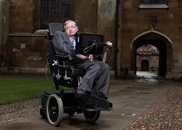 Stephen Hawking decía deberle buena parte de su bienestar al sistema de salud gratuita y universal de su país (Foto: LWP Kommunikation)