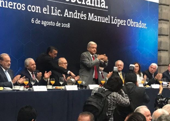 Andrés Manuel López Obrador en reunión de ingenieros. Foto: Sonia Serrano