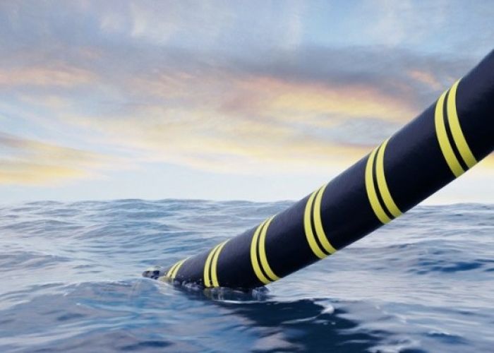 Huawei sale del mercado de cables submarinos.