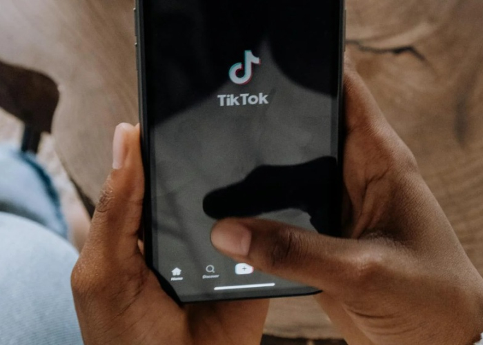 El uso de TikTok como plataforma publicitaria por parte de pequeñas empresas aportó 5 mil 300 millones de dólares en ingresos fiscales al gobierno de Estados Unidos el año pasado. (Imagen: Pexels)