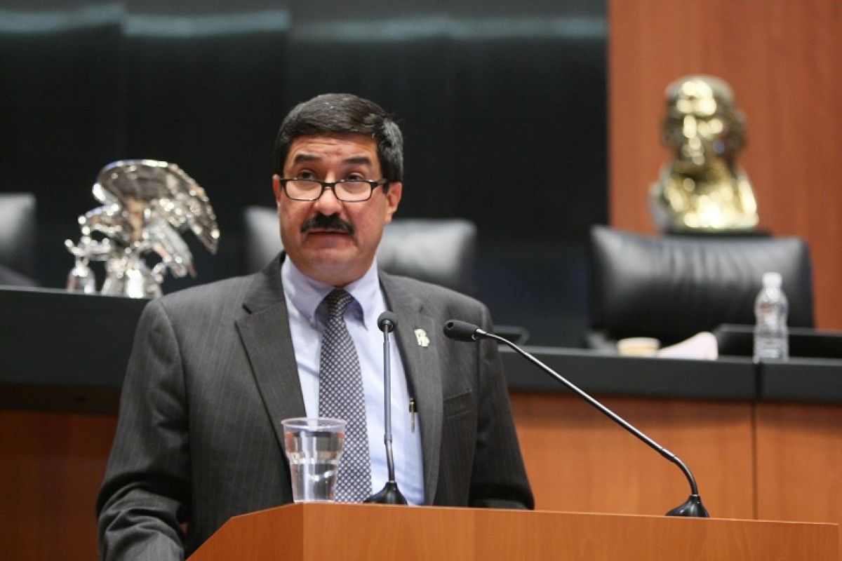 Una gran burla, consideró Javier Corral la propuesta filtrada, de tratarse de la preparada por el Ejecutivo. Una gran burla, consideró Javier Corral la propuesta filtrada, de tratarse de la preparada por el Ejecutivo.