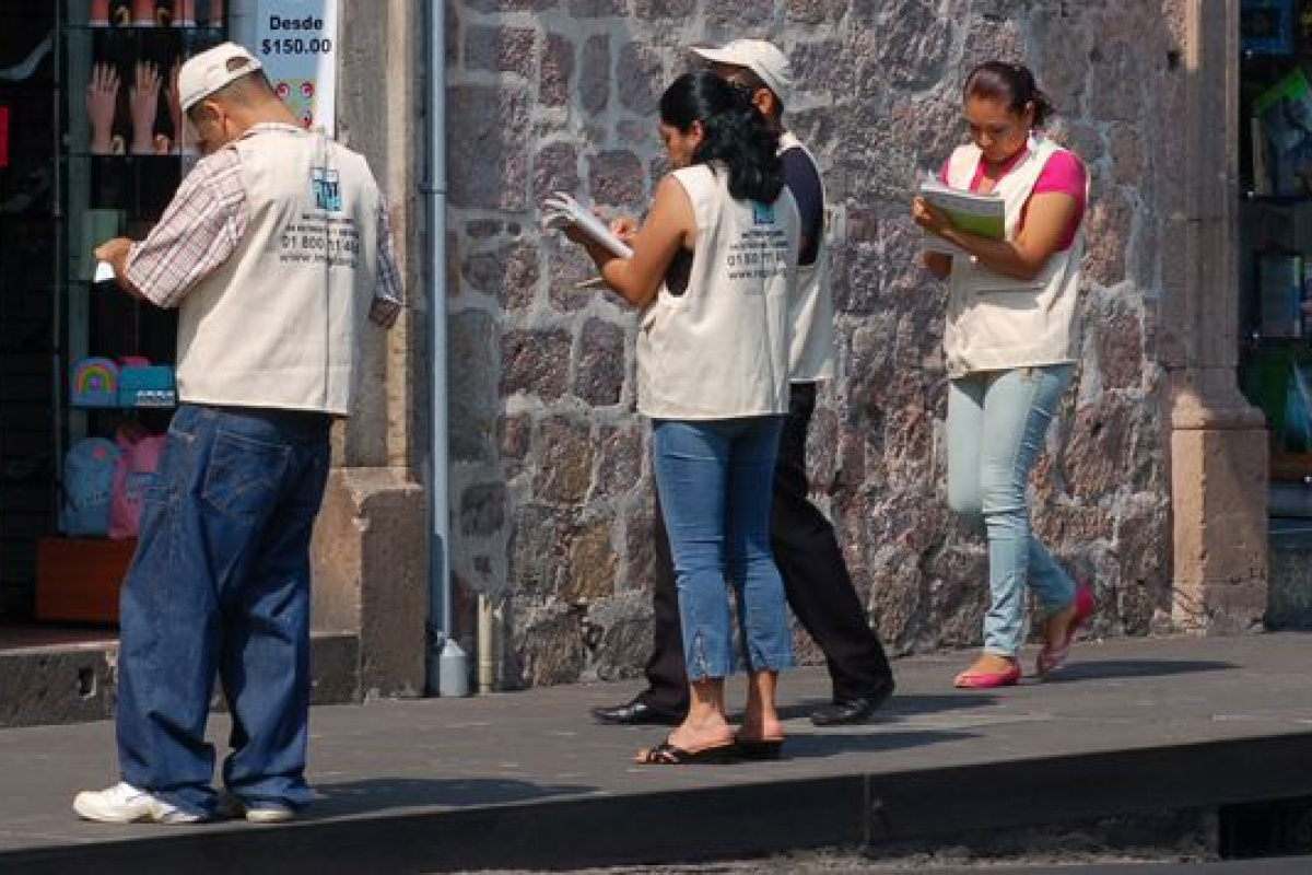 La inteligencia en materia de opinión pública se estaría concentrando a través de los contratos asignados en Los Pinos. La inteligencia en materia de opinión pública se estaría concentrando a través de los contratos asignados en Los Pinos.