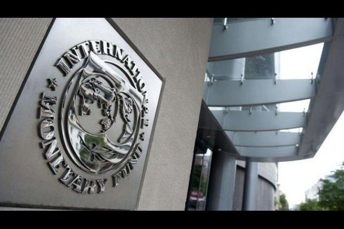 Sin embargo, el FMIl admitió que excluir la posibilidad de proporcionar respaldo estatal a los grandes bancos es una opción poco creíble. Sin embargo, el FMIl admitió que excluir la posibilidad de proporcionar respaldo estatal a los grandes bancos es una opción poco creíble.