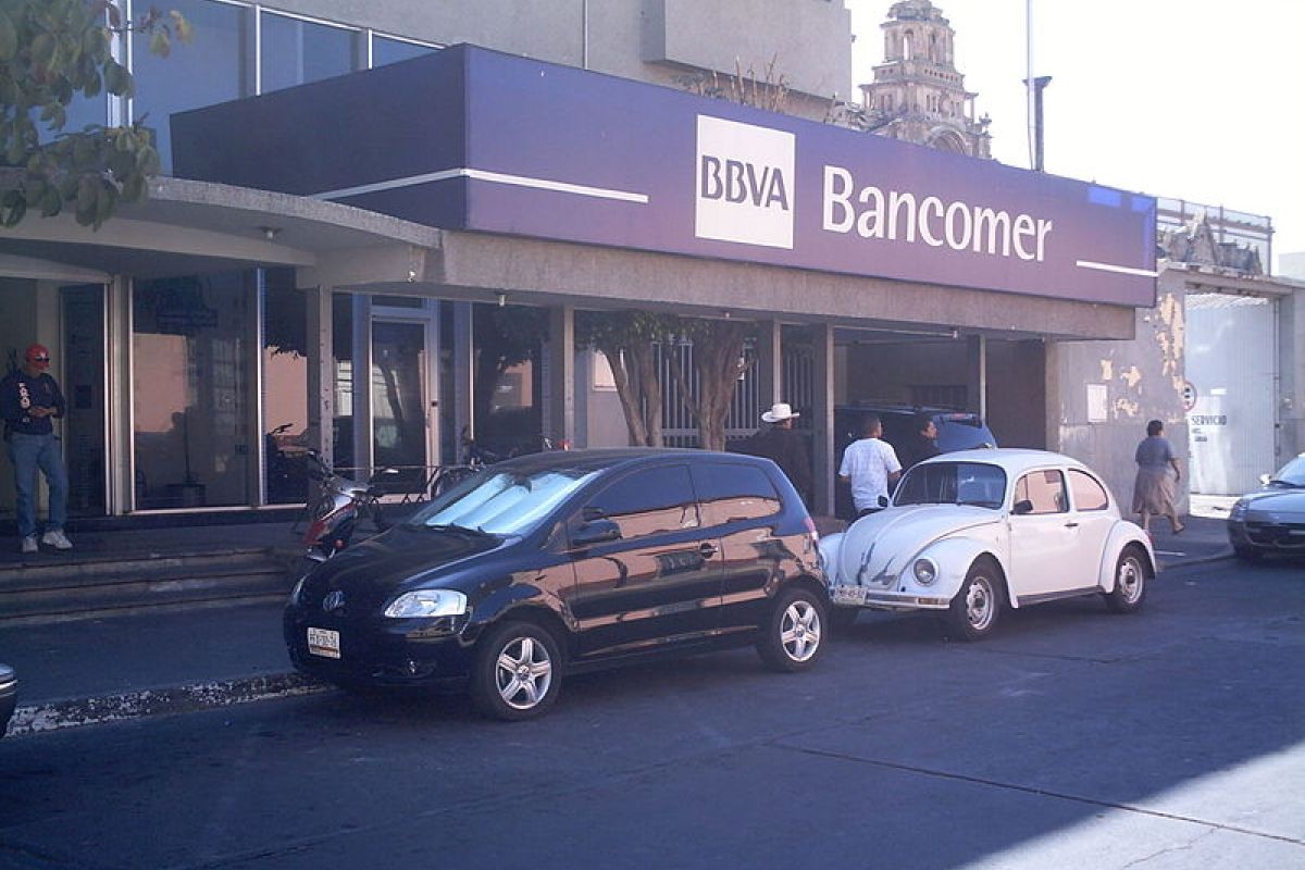 En el DF, Bancomer cayó en la tentación de descontar del seguro de desempleo las deudas de sus tarjetas de crédito. En el DF, Bancomer cayó en la tentación de descontar del seguro de desempleo las deudas de sus tarjetas de crédito.