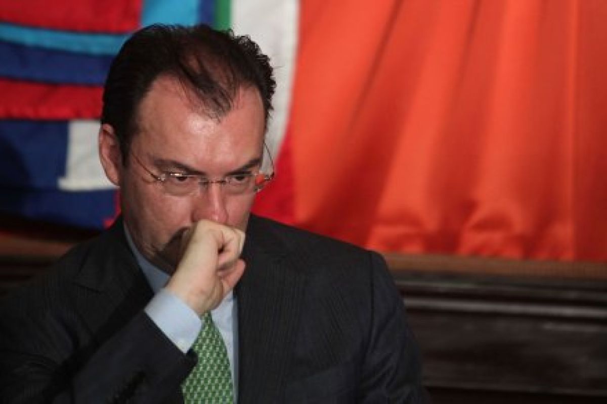 Luis Videgaray justificó lo bajo de la cifra al señalar que un 2.7% es superior al promedio de crecimiento en 14 años. Luis Videgaray justificó lo bajo de la cifra al señalar que un 2.7% es superior al promedio de crecimiento en 14 años.