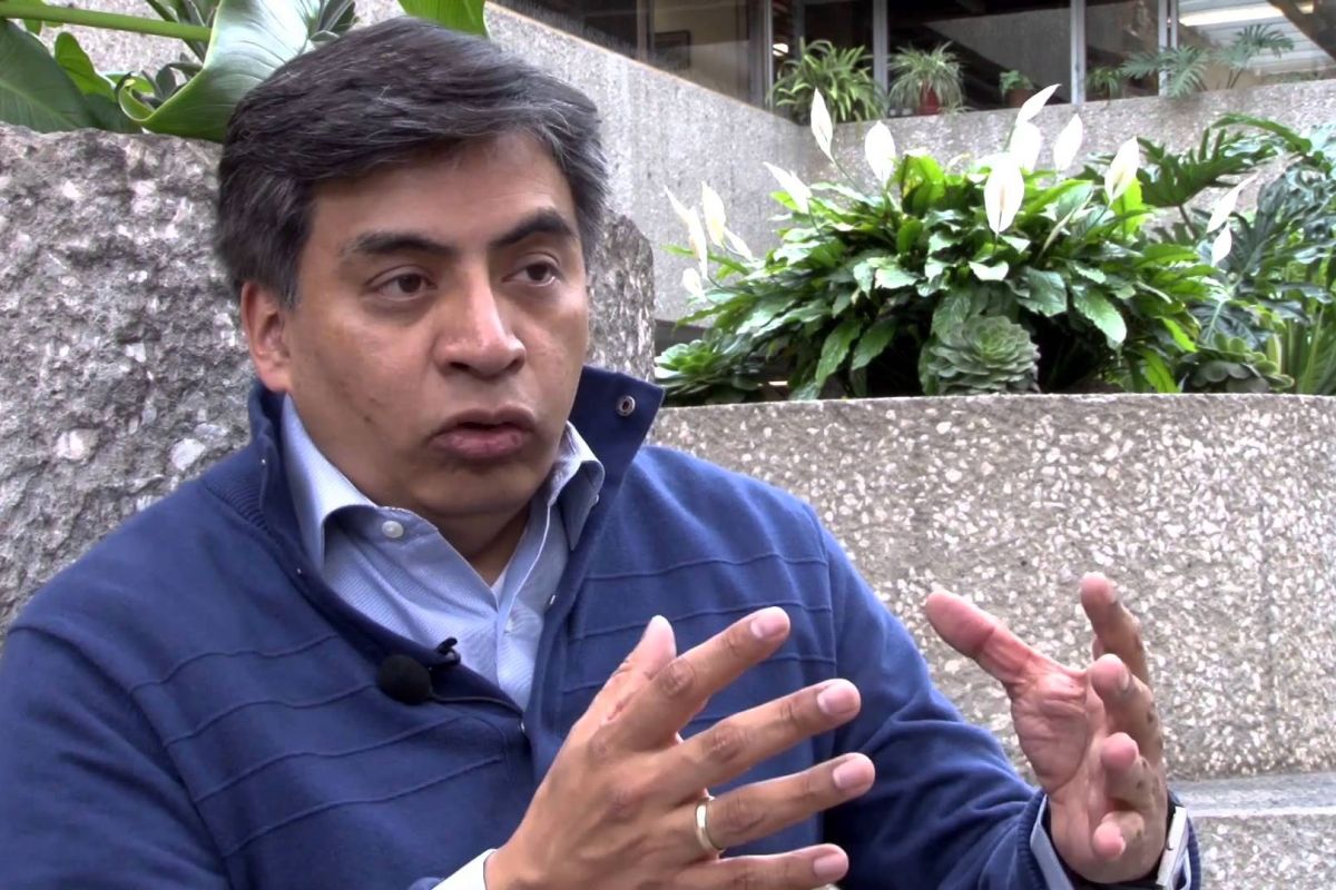 “En la tienda de abarrotes: ‘Hoy no fío, pero mañana sí’. En la SHCP: ‘Este año no crecemos, pero el que viene sí’: Gerardo Esquivel. “En la tienda de abarrotes: ‘Hoy no fío, pero mañana sí’. En la SHCP: ‘Este año no crecemos, pero el que viene sí’: Gerardo Esquivel.