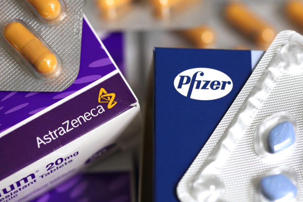 La fusión de ambas compañías despertó temores de posibles despidos en la industria farmacéutica y de investigación del Reino Unido. La fusión de ambas compañías despertó temores de posibles despidos en la industria farmacéutica y de investigación del Reino Unido.