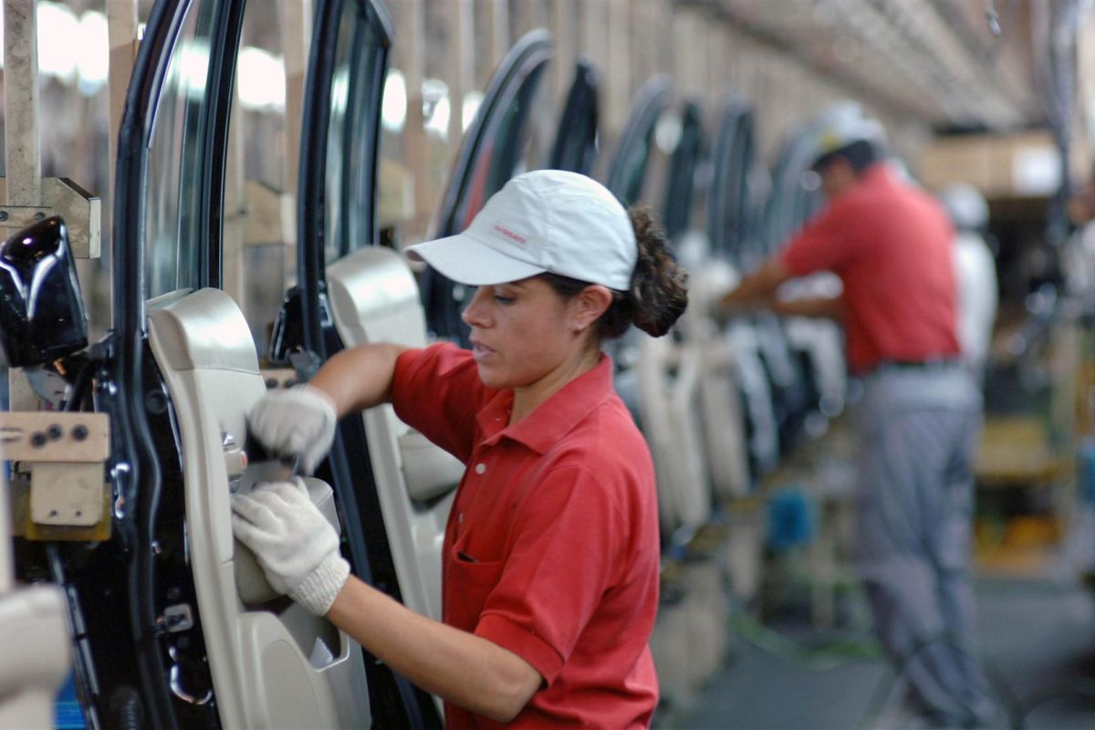 El valor de las exportaciones -recargadas principalmente en las manufacturas- ascendió a 34 mil 383 millones de dólares. El valor de las exportaciones -recargadas principalmente en las manufacturas- ascendió a 34 mil 383 millones de dólares.