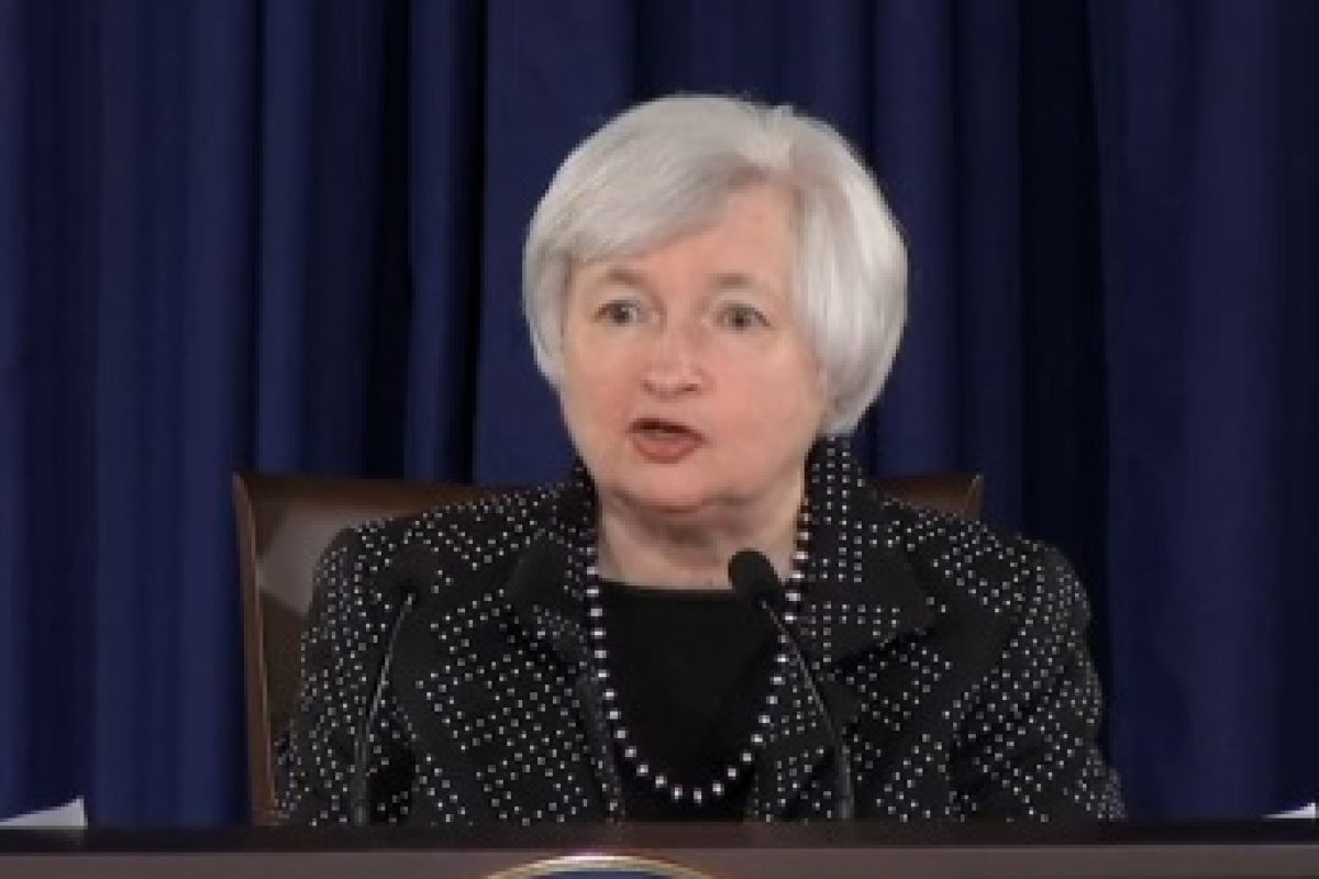 El costo potencial -en términos de una peor evolución macroeconómica- seria demasiado grande para dar a los riesgos de la estabilidad financiera un papel central en las decisiones de política monetaria, dijo Yellen. El costo potencial -en términos de una peor evolución macroeconómica- seria demasiado grande para dar a los riesgos de la estabilidad financiera un papel central en las decisiones de política monetaria, dijo Yellen.