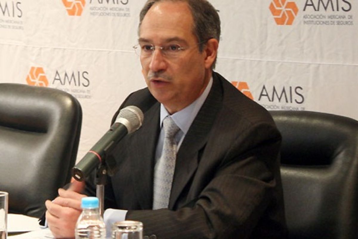 La AMIS colabora junto a Condusef y ABM para afinar aspectos operativos relacionados a la aseguranza. La AMIS colabora junto a Condusef y ABM para afinar aspectos operativos relacionados a la aseguranza.