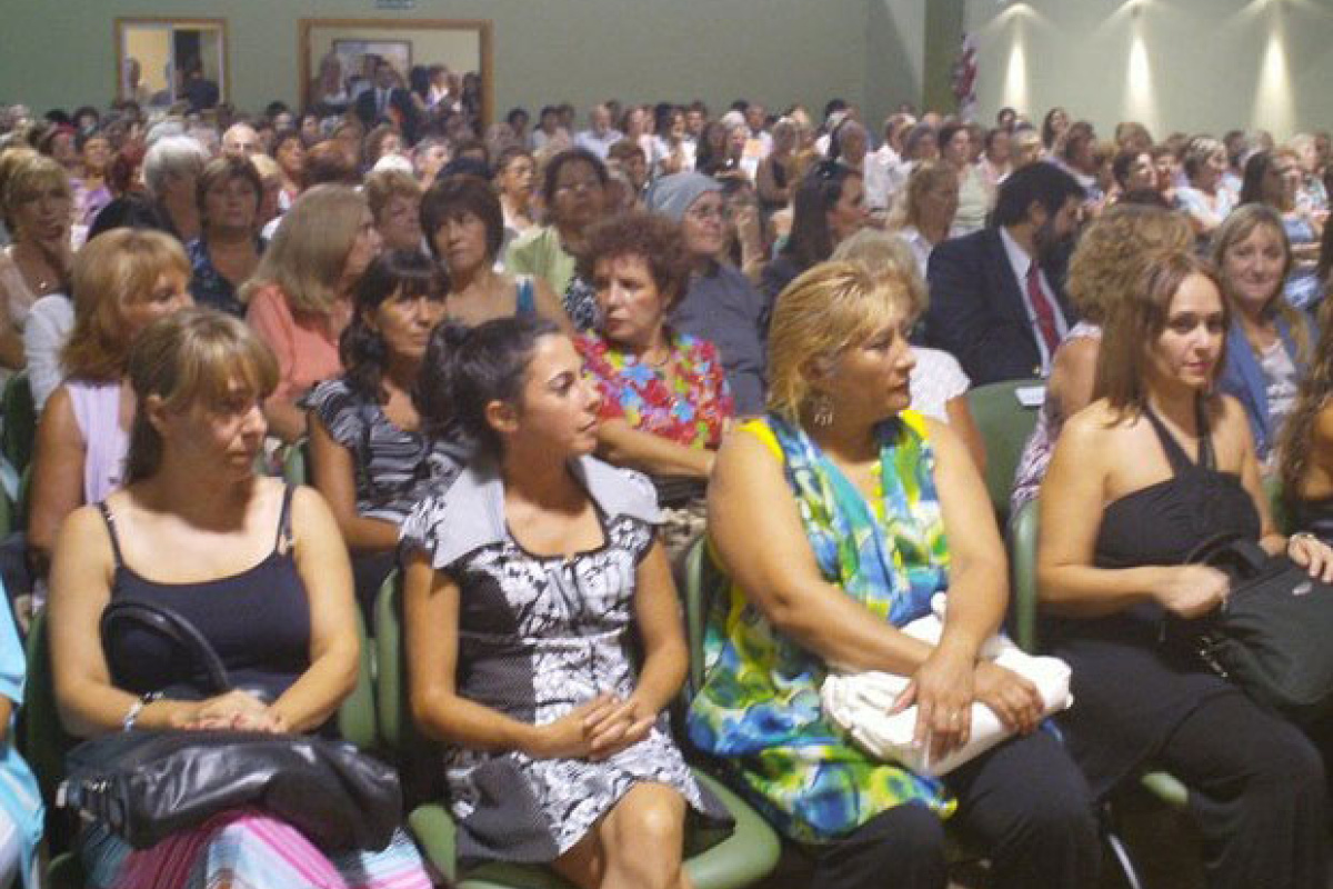 Los trabajos de enfermería, servicio doméstico y asistentes personales son tres de los empleos que más crecimiento tendrán entre 2014 y 2024. Los trabajos de enfermería, servicio doméstico y asistentes personales son tres de los empleos que más crecimiento tendrán entre 2014 y 2024.
