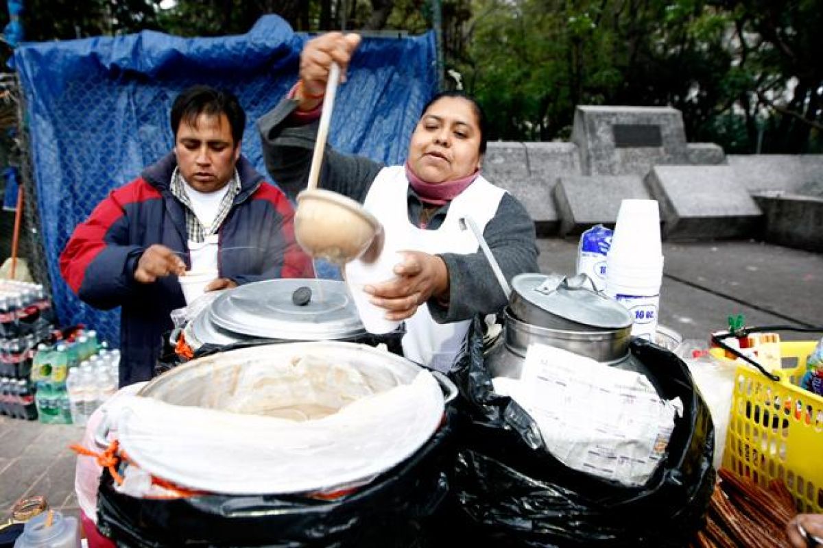 Mientras en México no se logre un aumento al salario por lo menos acorde con la tasa de inflación, los trabajadores más vulnerables serán quienes continúen empobreciendo sus salarios. Mientras en México no se logre un aumento al salario por lo menos acorde con la tasa de inflación, los trabajadores más vulnerables serán quienes continúen empobreciendo sus salarios.
