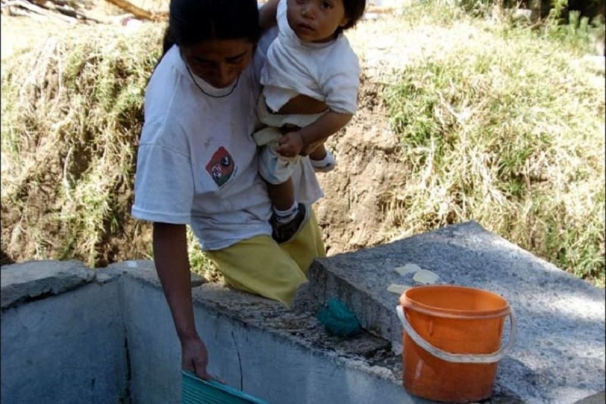 Por más de un mes ha escaseado el vital líquido en la delegación Azcapotzalco y municipios conurbados. Por más de un mes ha escaseado el vital líquido en la delegación Azcapotzalco y municipios conurbados.