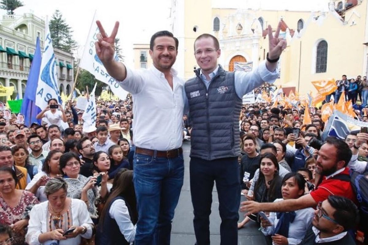 Ricardo Anaya, quien en la mayoría de las encuestas presidenciales se encuentra en segundo lugar, fue acusado de lavado de dinero. Ricardo Anaya, quien en la mayoría de las encuestas presidenciales se encuentra en segundo lugar, fue acusado de lavado de dinero.