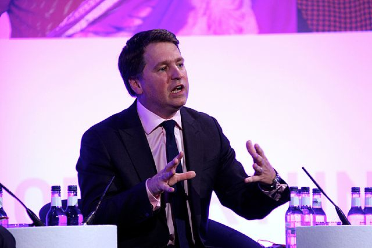 Justin Forsyth fue acusado de haber acosado a tres mujeres integrantes del personal de la Save the Children cuando era director ejecutivo de la organización. Justin Forsyth fue acusado de haber acosado a tres mujeres integrantes del personal de la Save the Children cuando era director ejecutivo de la organización.