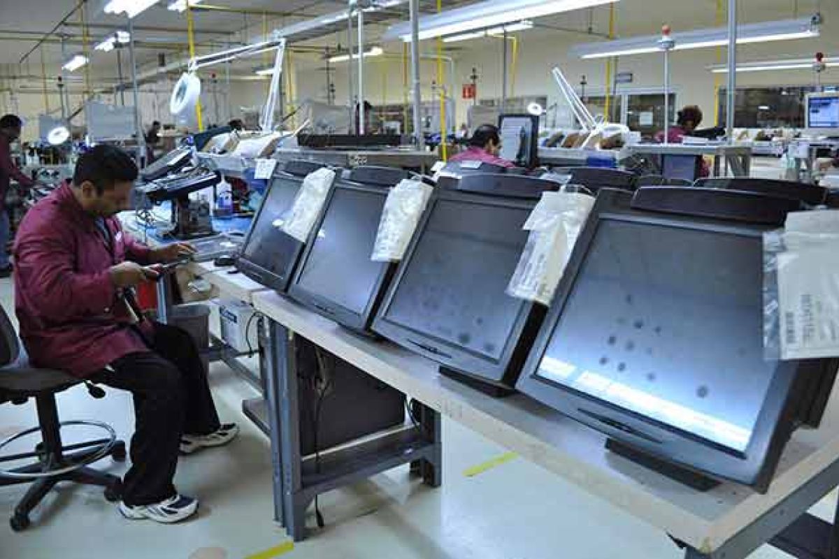 Los seis estados fronterizos generan el 60% del valor total de las exportaciones mexicanas. Los seis estados fronterizos generan el 60% del valor total de las exportaciones mexicanas.
