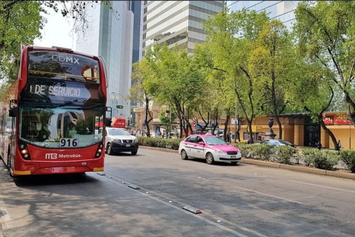 El nuevo Metrobús de Reforma utiliza autobuses de doble piso y corre de Campo Marte a Indios Verdes. El nuevo Metrobús de Reforma utiliza autobuses de doble piso y corre de Campo Marte a Indios Verdes.