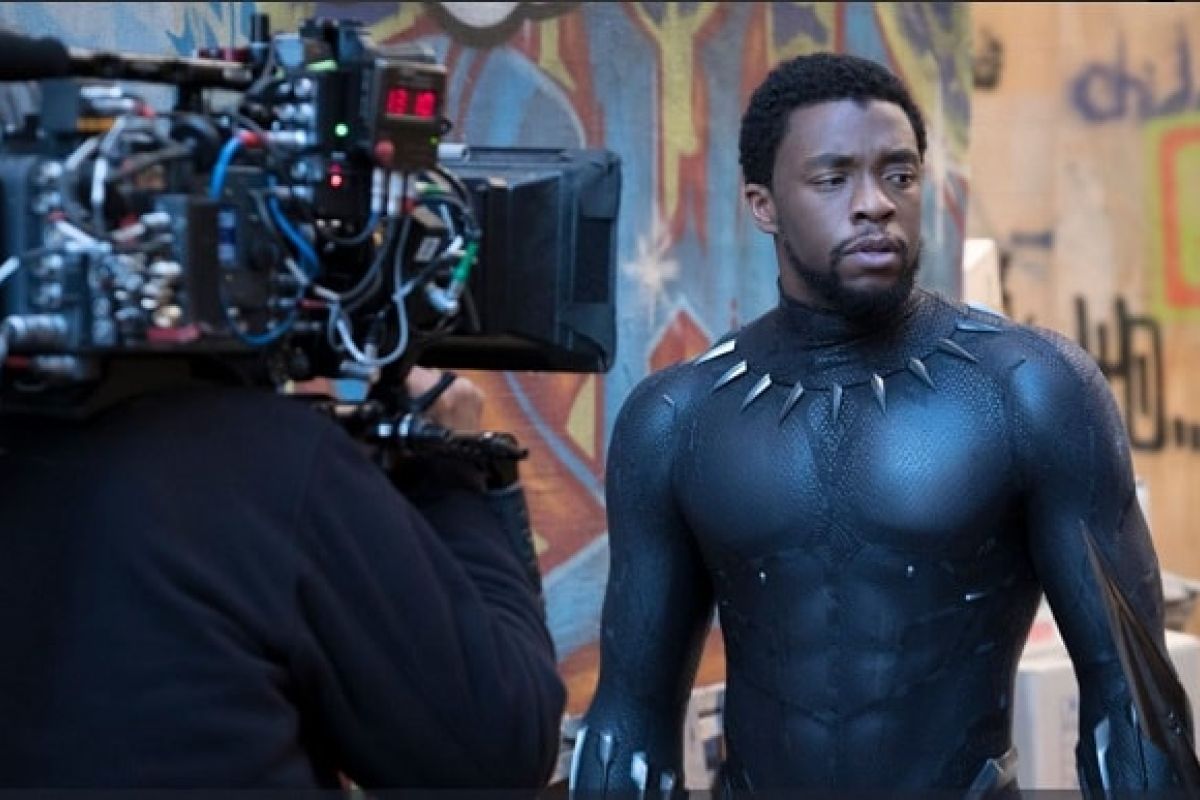 Chadwick Boseman, actor que interpreta a Black Panther durante la grabación de la película. Chadwick Boseman, actor que interpreta a Black Panther durante la grabación de la película.