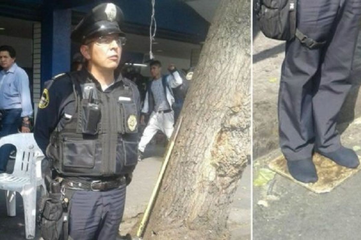 ¿Por qué se volvió viral la imagen de un policía descalzo? La SSP-CDMX, a través de Twitter, señaló que el uniformado, identificado como el agente Díaz, se encontraba esperando a que un zapatero ambulante terminara de arreglar sus botas.
