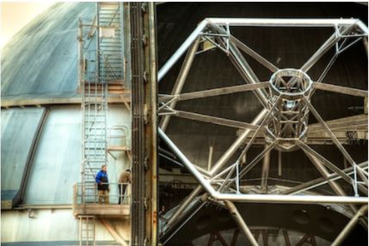 El Gran Telescopio Canarias es uno de los más grandes del mundo, construído en colaboración por España, Estados Unidos y México. El Gran Telescopio Canarias es uno de los más grandes del mundo, construído en colaboración por España, Estados Unidos y México.