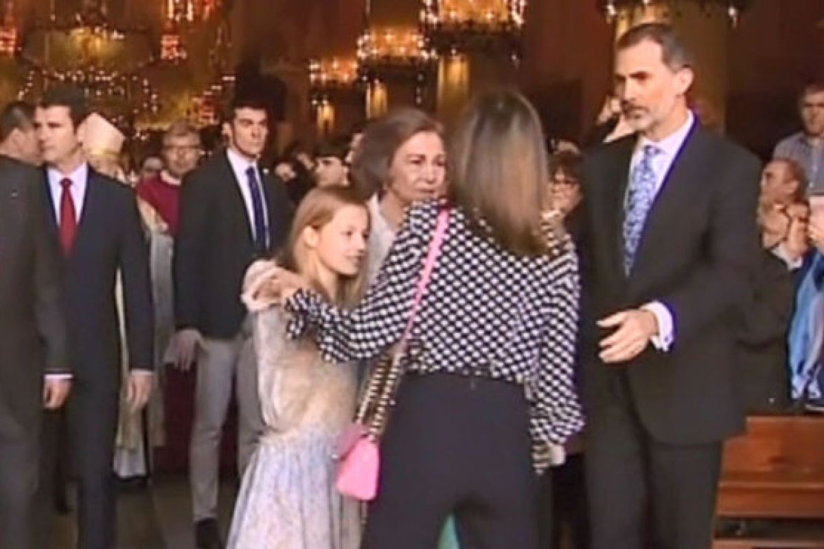 Reina Letizia de España y Doña Sofía Este tenso encuentro ha dado la vuelta al mundo y hace énfasis en la mala relación de Letizia con su suegra.