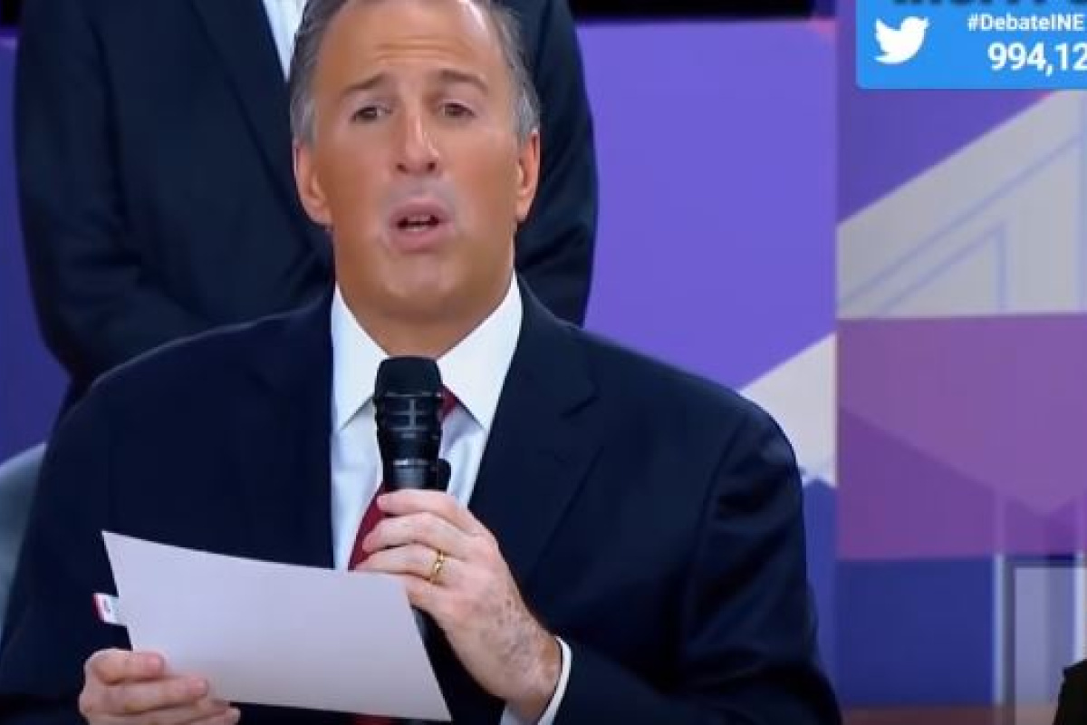 El exsecretario de Hacienda no desperdició la oportunidad de reclamarle a AMLO la postulación de Nestora Salgado al Senado, quien fue acusada de secuestro. El exsecretario de Hacienda no desperdició la oportunidad de reclamarle a AMLO la postulación de Nestora Salgado al Senado, quien fue acusada de secuestro.