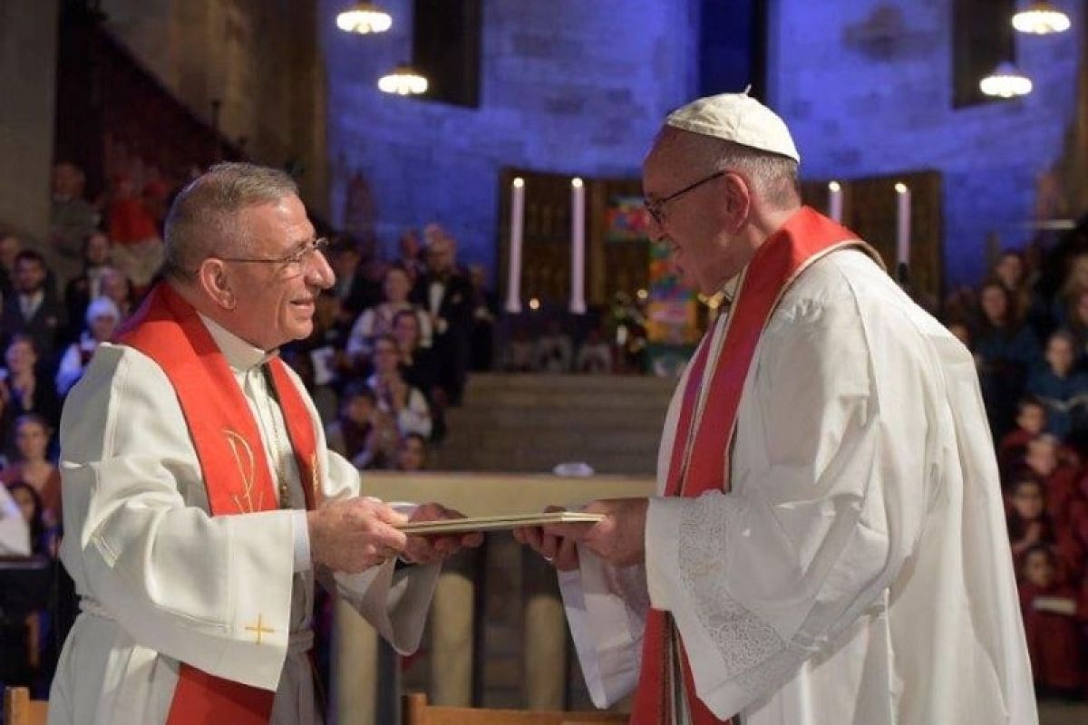 En Chile solo 9% de la población declara confiar mucho en la Iglesia; 31% no tiene ninguna confianza en la institución. En Chile solo 9% de la población declara confiar mucho en la Iglesia; 31% no tiene ninguna confianza en la institución.