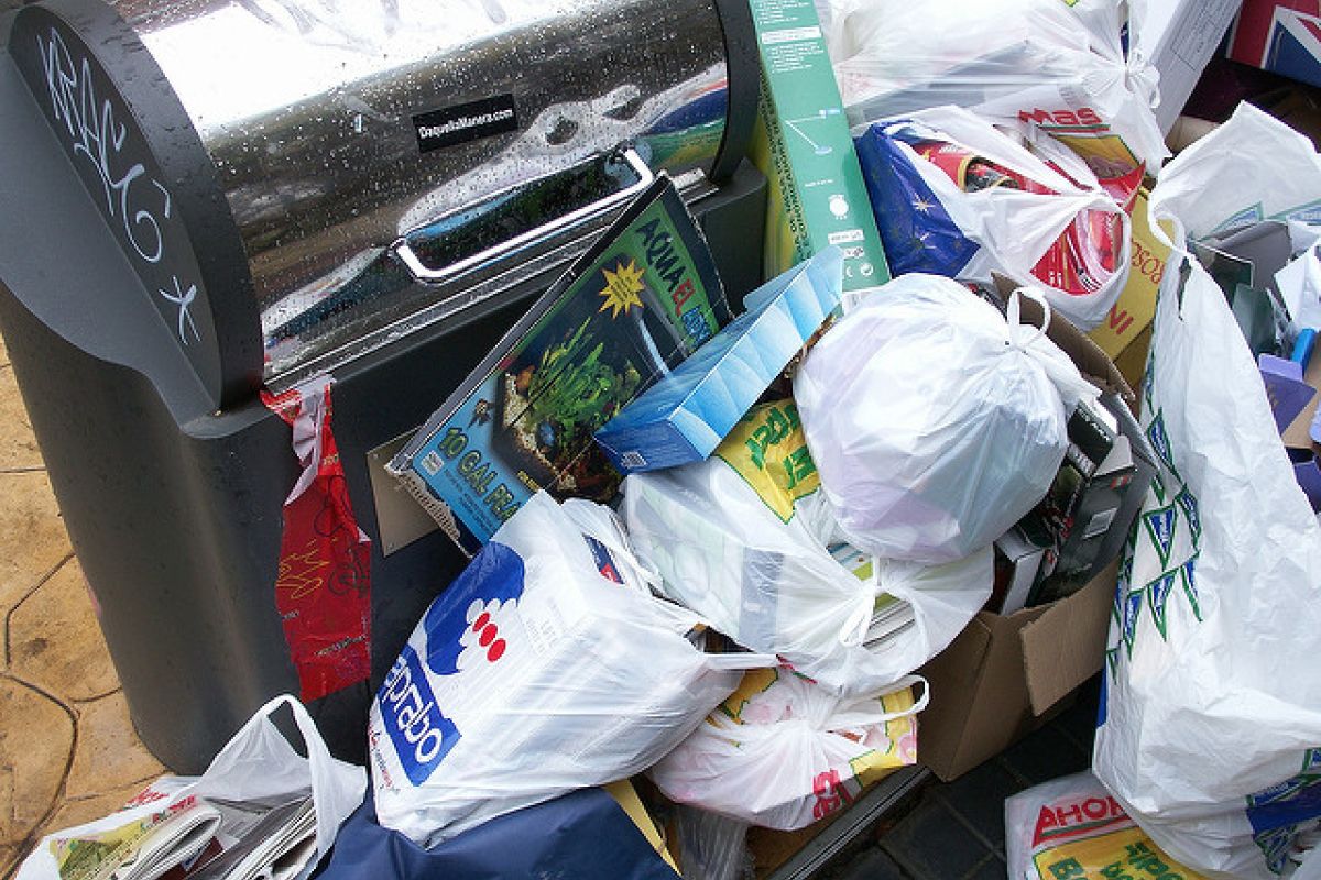 Solo el 52% de los choferes de camión de basura tienen algún tipo de contrato, los demás son voluntarios. Solo el 52% de los choferes de camión de basura tienen algún tipo de contrato, los demás son voluntarios.