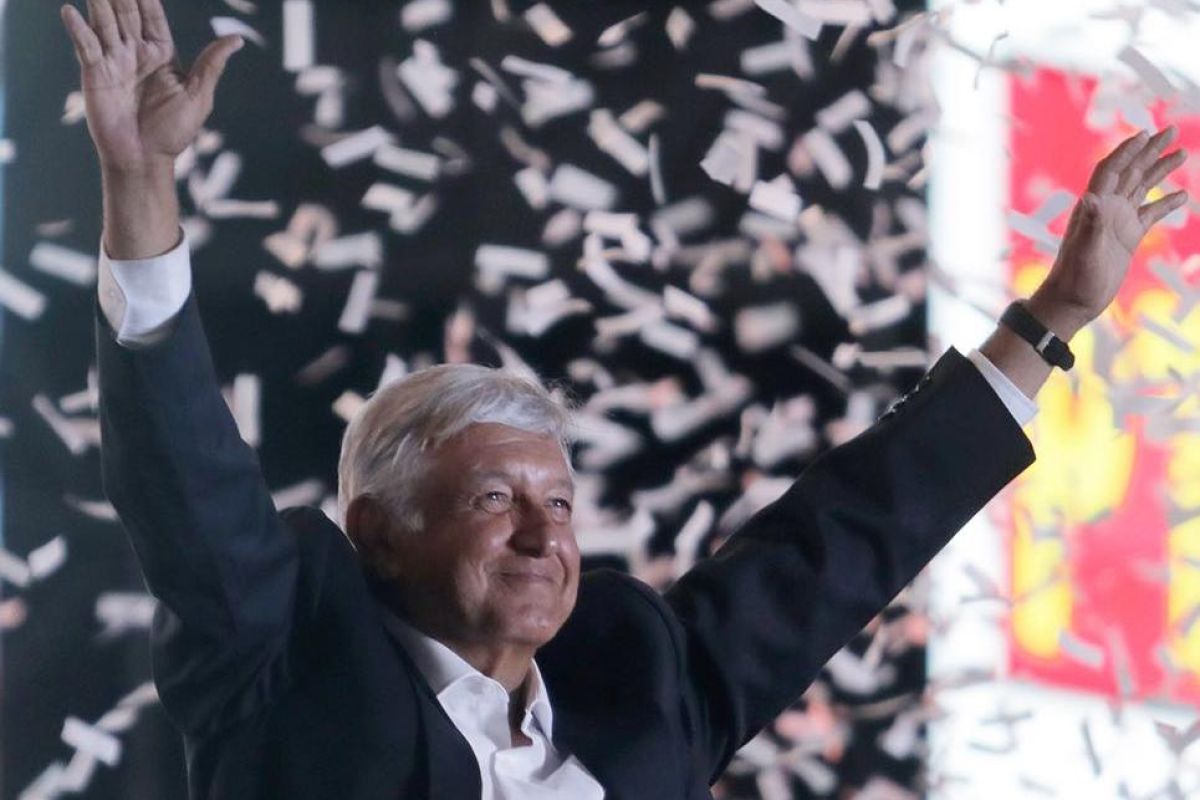 López Obrador en el evento de cierre de su campaña en el estadio Azteca (Foto de la cuenta de Twitter de Beatriz Gutiérrez Müller) López Obrador en el evento de cierre de su campaña en el estadio Azteca (Foto de la cuenta de Twitter de Beatriz Gutiérrez Müller)