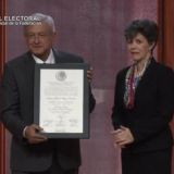 Andrés Manuel López Obrador recibe Constancia de Mayoría como presidente electo Foto: Twitter Tribunal Electoral del Poder Judicial de la Federación @TEPJF_informa