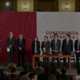 Presentación del acuerdo de refinanciamiento de la deuda de Pemex con la banca internacional el 13 de mayo en Palacio Nacional.
