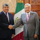 Richard Trumka, presidente del AFL-CIO -la mayor central obrera de EU- con el presidente Andrés Manuel López Obrador el 5 de septiembre pasado en Palacio Nacional (Foto: Twitter)