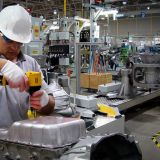 Las manufacturas generan alrededor de 9.5 millones de empleos en el país (Foto: Gobierno de México)