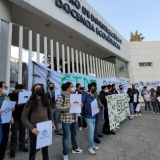 Desde temprana hora del lunes los estudiantes manifestaron su rechazo al proceso de nombramiento del director general (Foto: Twitter plumaverde.org)
