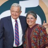 Raquel Buenrostro y López Obrador en julio durante la celebración del 25 aniversario del SAT (Foto: lopezobrador.org.mx)