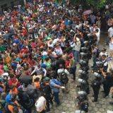 La caravana migrante de centroamericanos en la frontera con México (Twitter: @PdPagina)