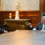 López Obrador y Larry Flink, CEO de Blackrock (Foto: Twitter lopezobrador_) 