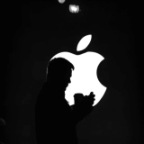 Esta caída se suma a la preocupación acerca de que Apple esté quedando rezagada en comparación con sus principales competidores tecnológicos en el ámbito de la inteligencia artificial (IA). (Imagen: Pexels)