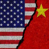 La medida que prohíbe el uso de productos Apple, podría interpretarse como una señal de que Beijing está reduciendo su dependencia de la tecnología estadounidense. (Imagen: iStock)