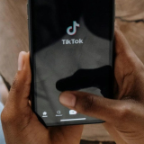 El uso de TikTok como plataforma publicitaria por parte de pequeñas empresas aportó 5 mil 300 millones de dólares en ingresos fiscales al gobierno de Estados Unidos el año pasado. (Imagen: Pexels)