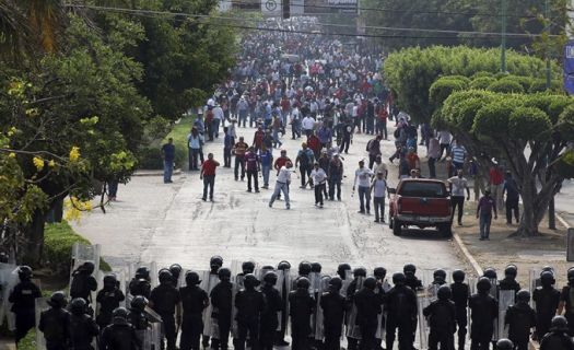 Un incremento en la intensidad de los conflictos sociales parecería preocupar más a los empresarios de la provincia que los recortes al gasto público ejercidos por el gobierno.