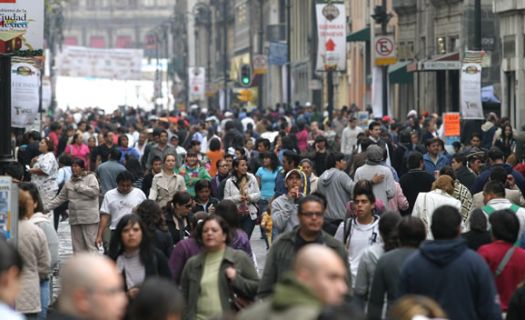 Además del bajo crecimiento, los deteriorados pronósticos de 2017 se mezclaron como en una bomba molotov que explotará en el bolsillo de los ciudadanos.