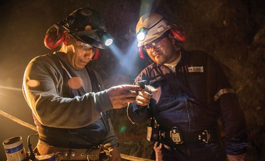 Los trabajadores son los únicos perdedores en la relación que sostienen las mineras y los grupos criminales. 