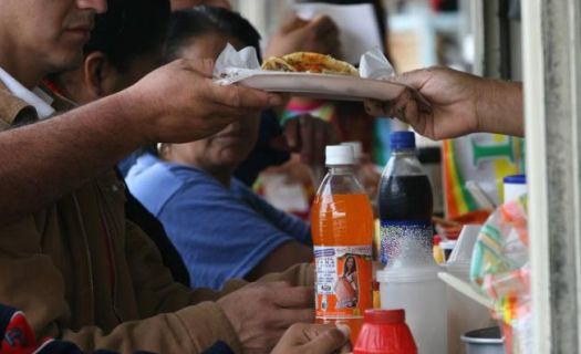 A pesar de que los refrescos han aumentado su precio por los impuestos, demostrar si se ha disminuido su consumo es difícil.