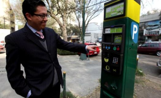 8 pesos por hora es la tarifa que cobran los parquímetros en la Ciudad de México.