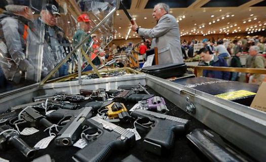 Casi 70% de quienes poseen armas en EUA tienen más de una.