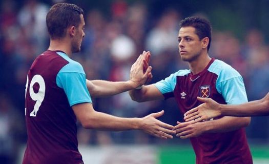 Chicharito regresaría a la Premier League enfrentando al Manchester United