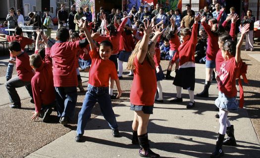 Al provenir los padres de un sistema educativo distinto se dificulta la continuidad de la enseñanza en casa.